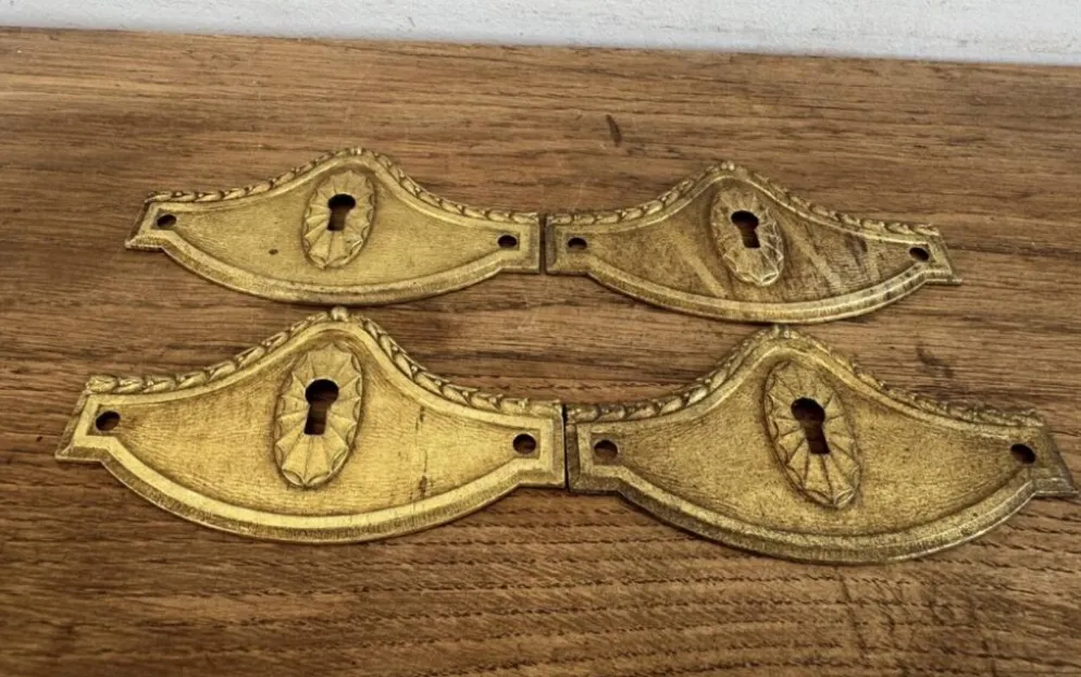 4 anciennes entrée de serrure en bronze/laiton doré meuble Louis XV Na