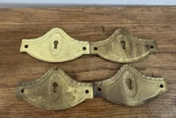 4 anciennes entrée de serrure en bronze/laiton doré meuble Louis XV Na