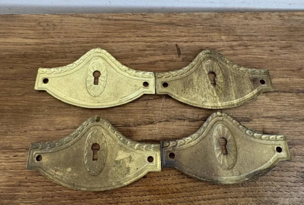 4 anciennes entrée de serrure en bronze/laiton doré meuble Louis XV Na