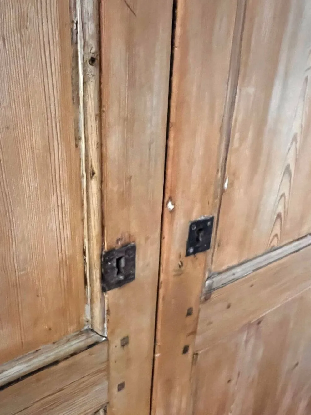 Anciennes portes de menuiserie intérieure