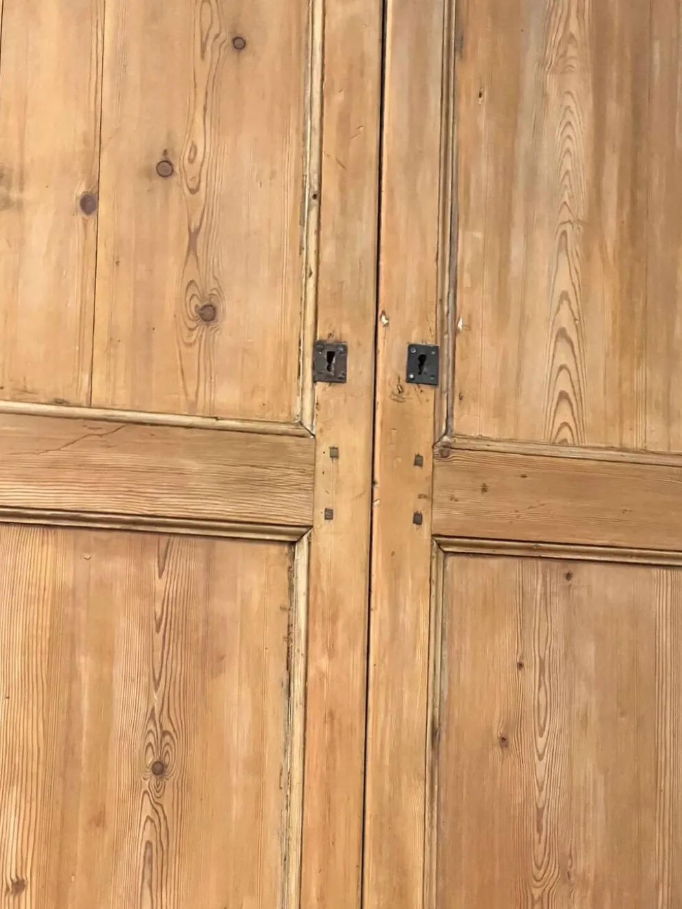Anciennes portes de menuiserie intérieure