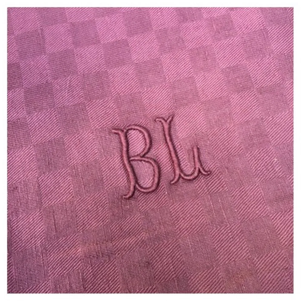 Anciennes serviettes de tables couleur prune monogramme BL