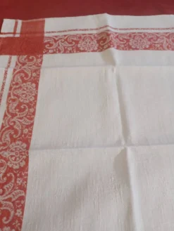 2 anciennes serviettes de table damassées rouges et blanches