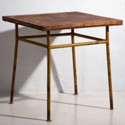 Ancienne table d’extérieur de couleur ocre (c.1920)