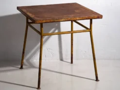Ancienne table d’extérieur de couleur ocre (c.1920)
