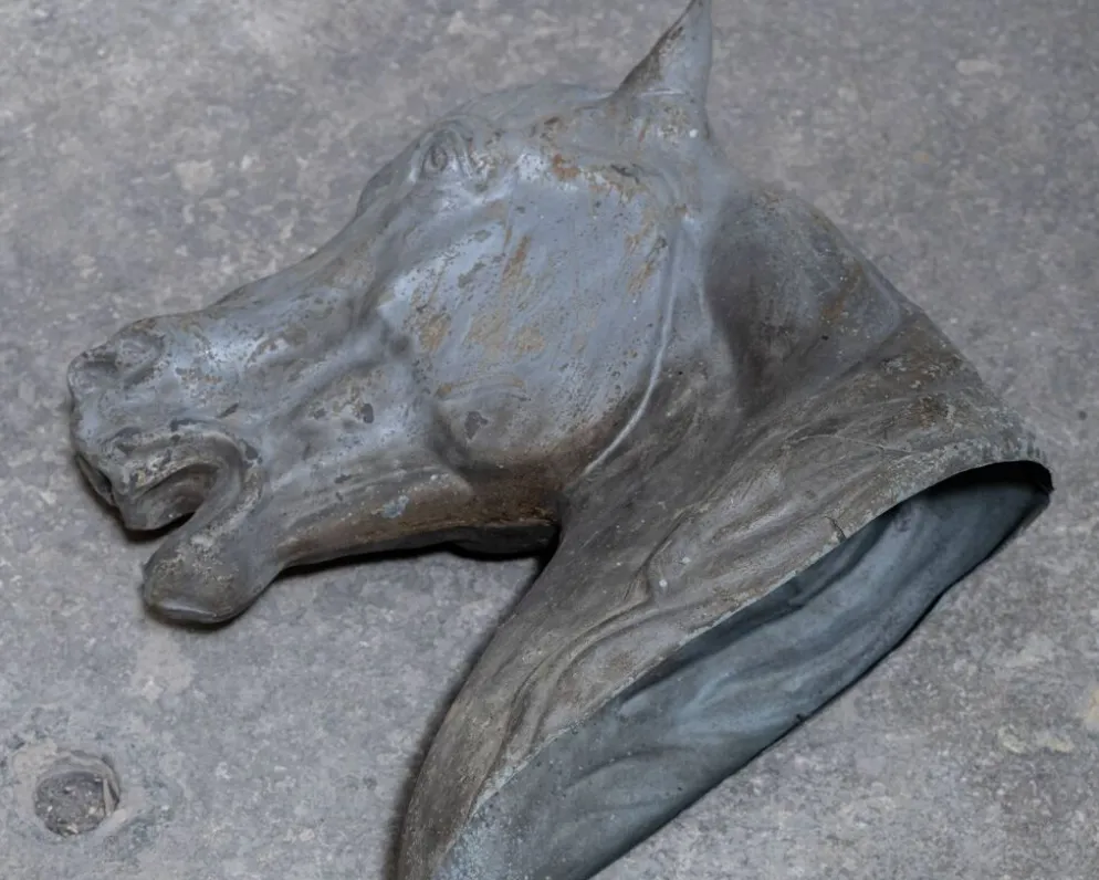 Ancienne tête de cheval en zinc rare, 1900