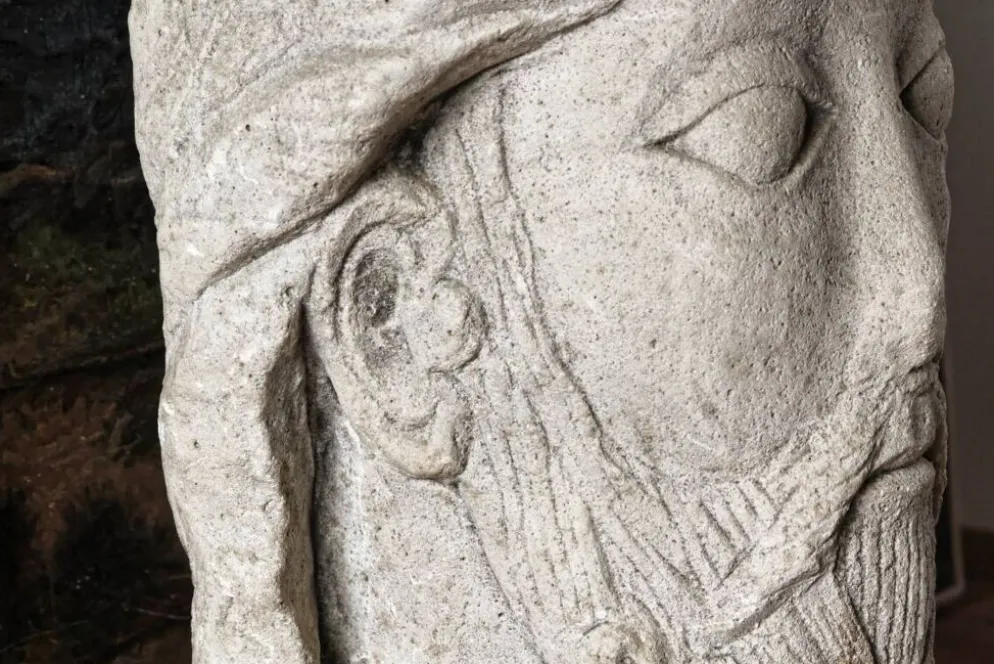Ancienne tête de Christ de Vézelay en pierre reconstituée