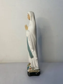 Ancienne vierge en plâtre