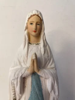 Ancienne vierge en plâtre