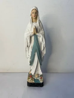 Ancienne vierge en plâtre