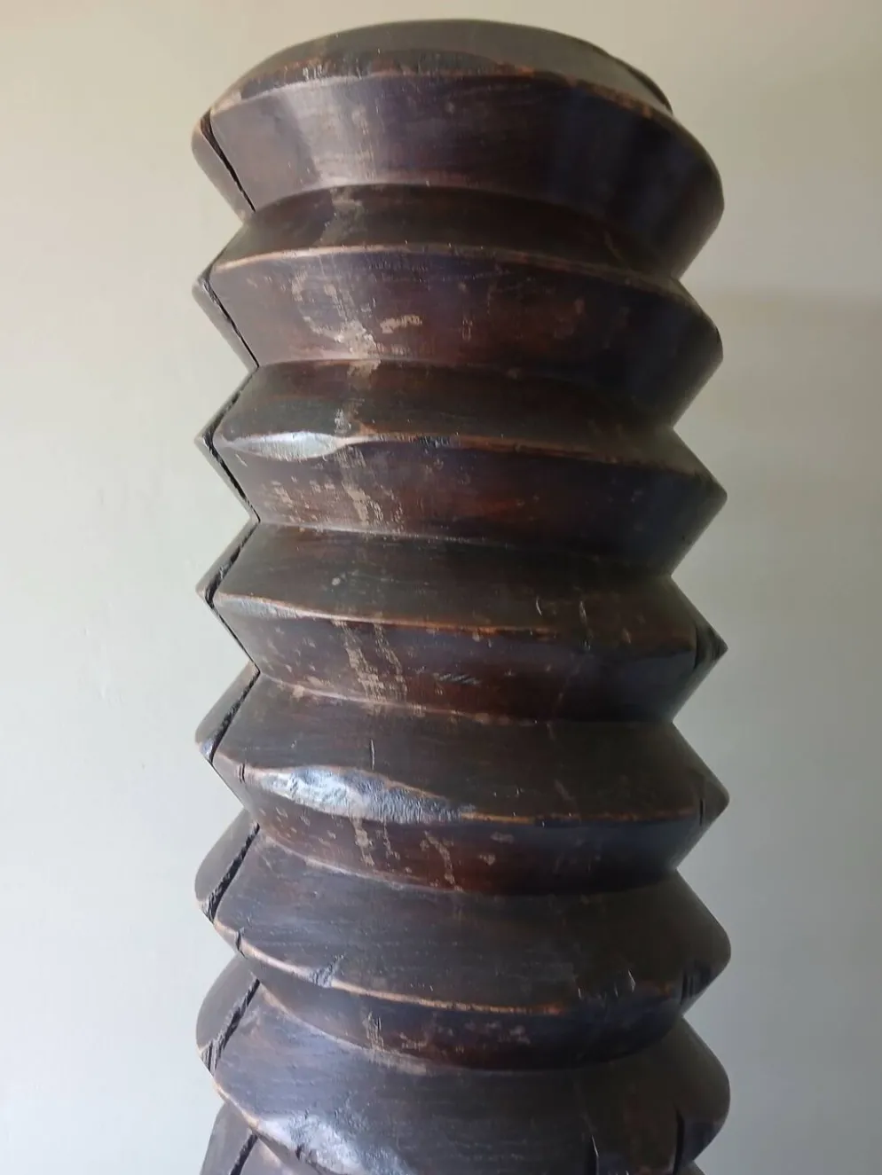 Ancienne vis de pressoir à vin en bois massif, H 144 cm ,Poids 37.5 kg