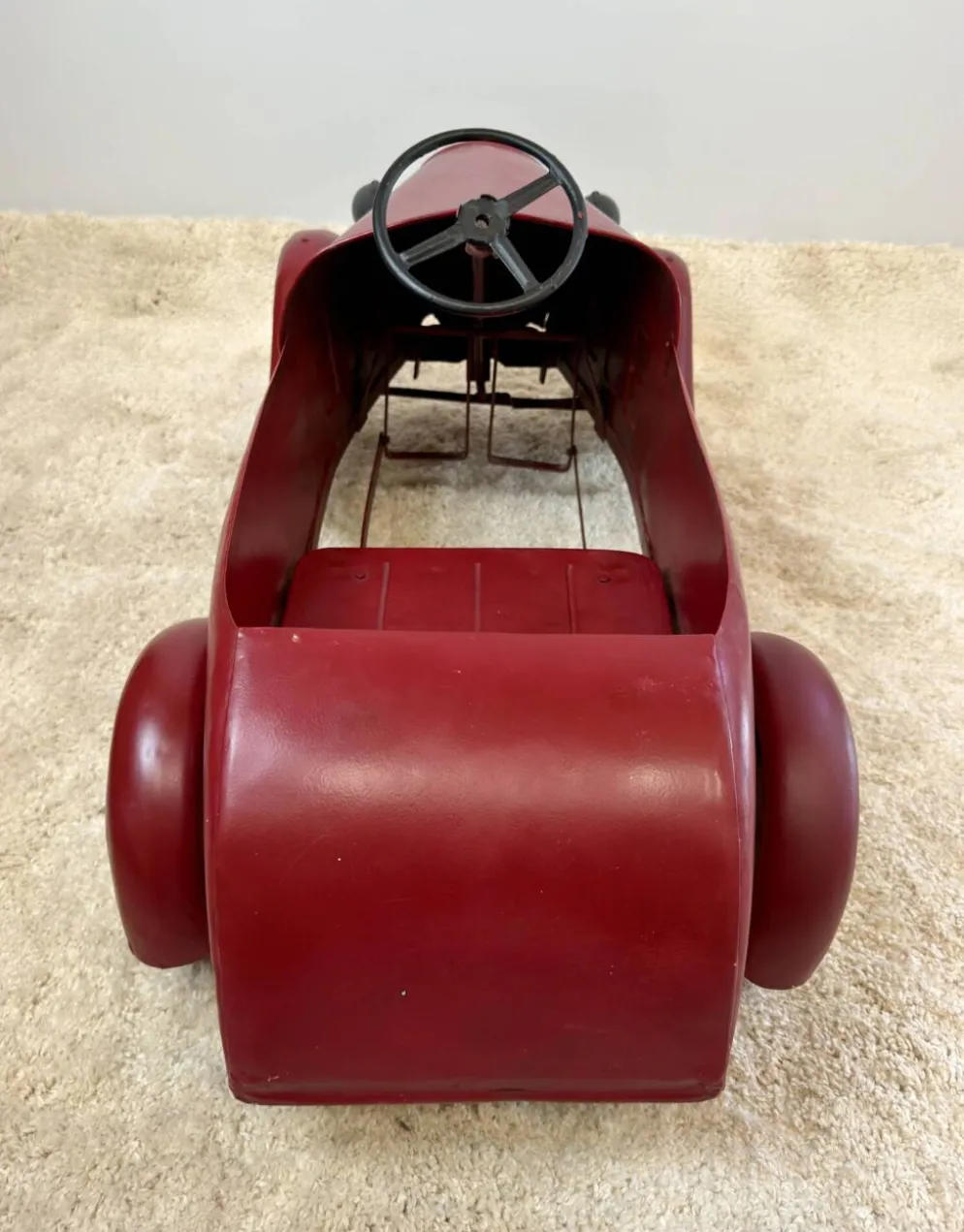 Ancienne voiture à pédales pour enfant en tôle rouge – années 1930