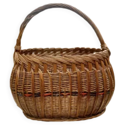 Ancien panier en osier tressé et scoubidou