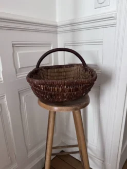 Ancien panier à récolte en osier