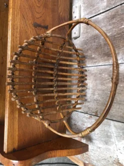 Ancien panier rotin cueillette jardin bois vintage