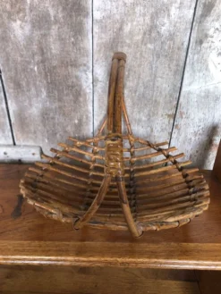Ancien panier rotin cueillette jardin bois vintage
