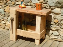 Ancien petit établi de cordonnier plein de charme