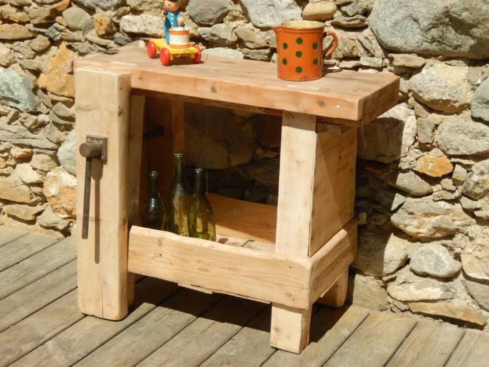 Ancien petit établi de cordonnier plein de charme