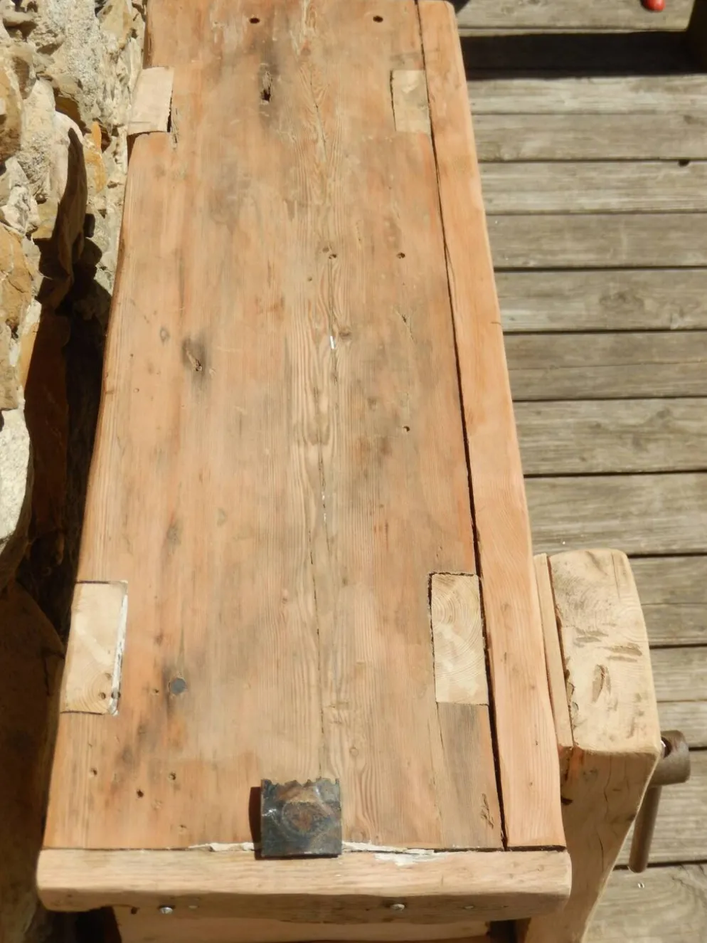 Ancien petit établi de cordonnier plein de charme