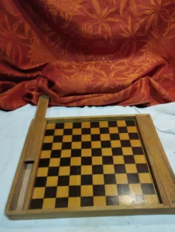 ancien plateau de jeu en bois : petits chevaux et jeu de dames