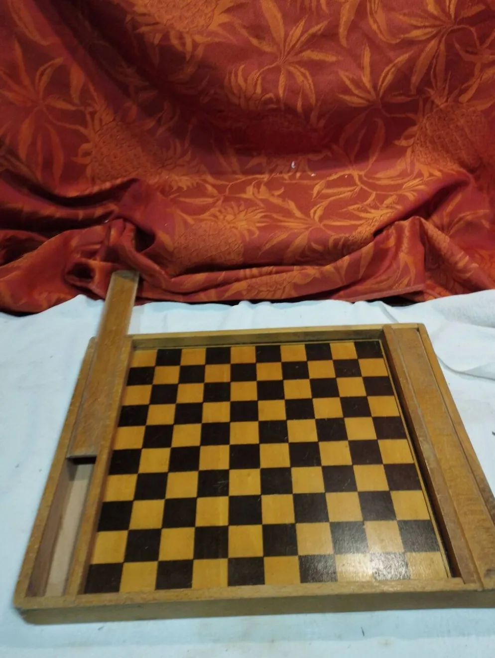 ancien plateau de jeu en bois : petits chevaux et jeu de dames