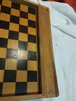 ancien plateau de jeu en bois : petits chevaux et jeu de dames