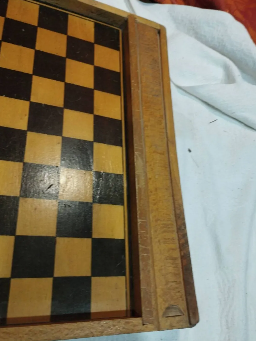 ancien plateau de jeu en bois : petits chevaux et jeu de dames