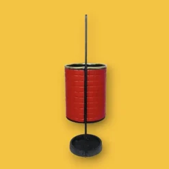 Ancien porte-parapluie en fer forgé et Skaï rouge – années 60