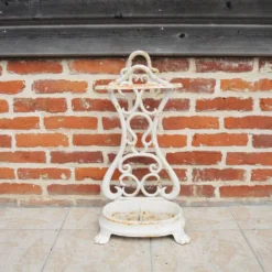 Ancien porte-parapluie en fonte émaillée blanche