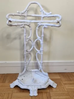 Ancien porte-parapluie victorien, fin XIXème en fonte laqué blanc