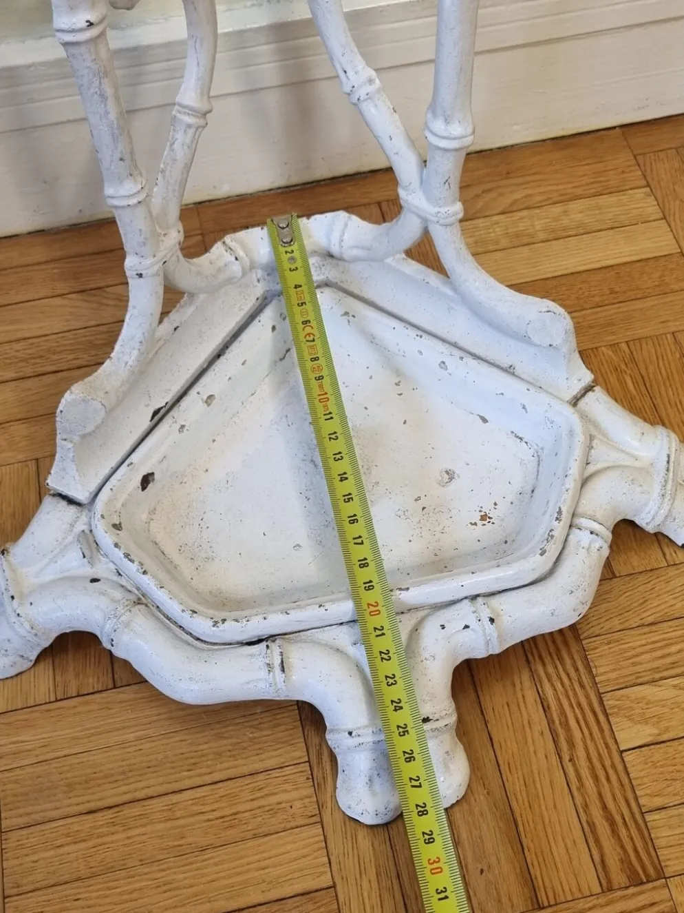 Ancien porte-parapluie victorien, fin XIXème en fonte laqué blanc