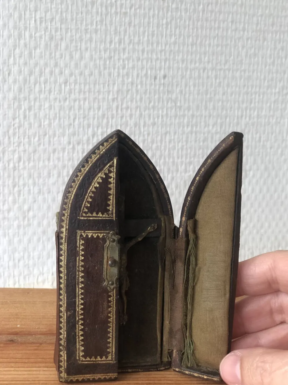 Ancien reliquaire / autel religieux