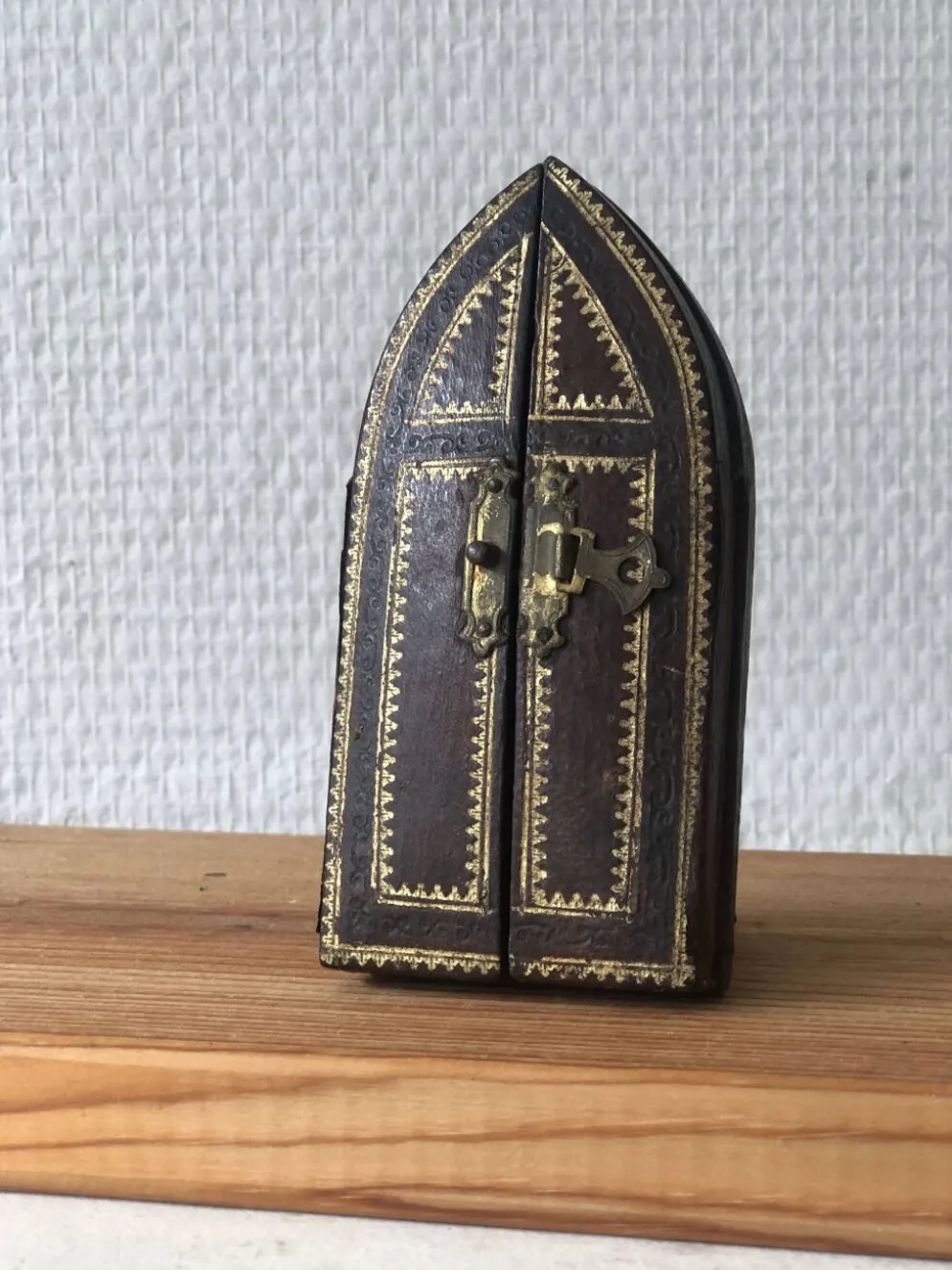Ancien reliquaire / autel religieux