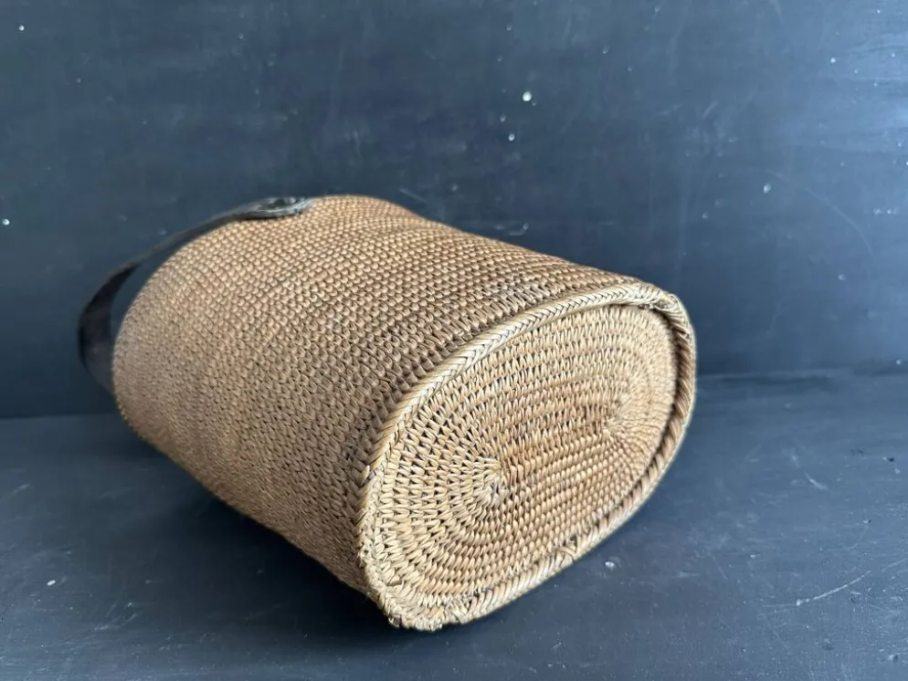 Ancien sac panier en vannerie, bois et cuir, XIXe siècle