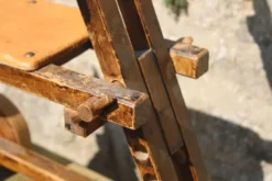 Ancien trotteur pour enfant en bois – Youpala réglable vintage