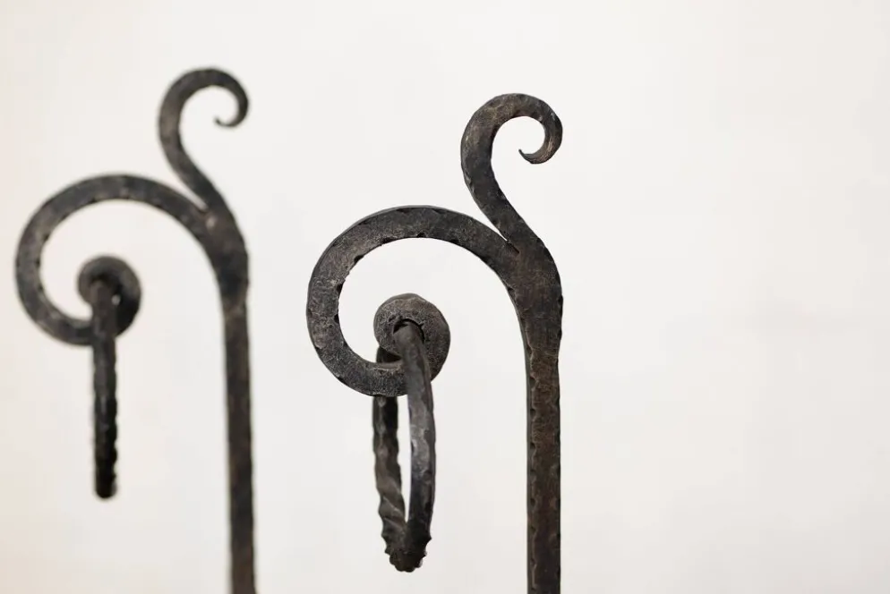 Andirons brutalistes forgés à la main, Italie, années 70, ensemble de 2