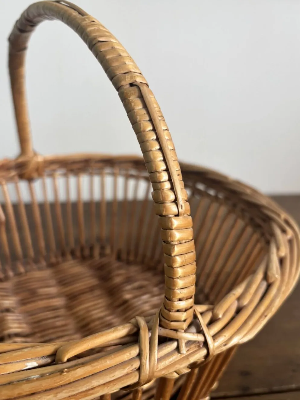 anier vintage en osier, années 50