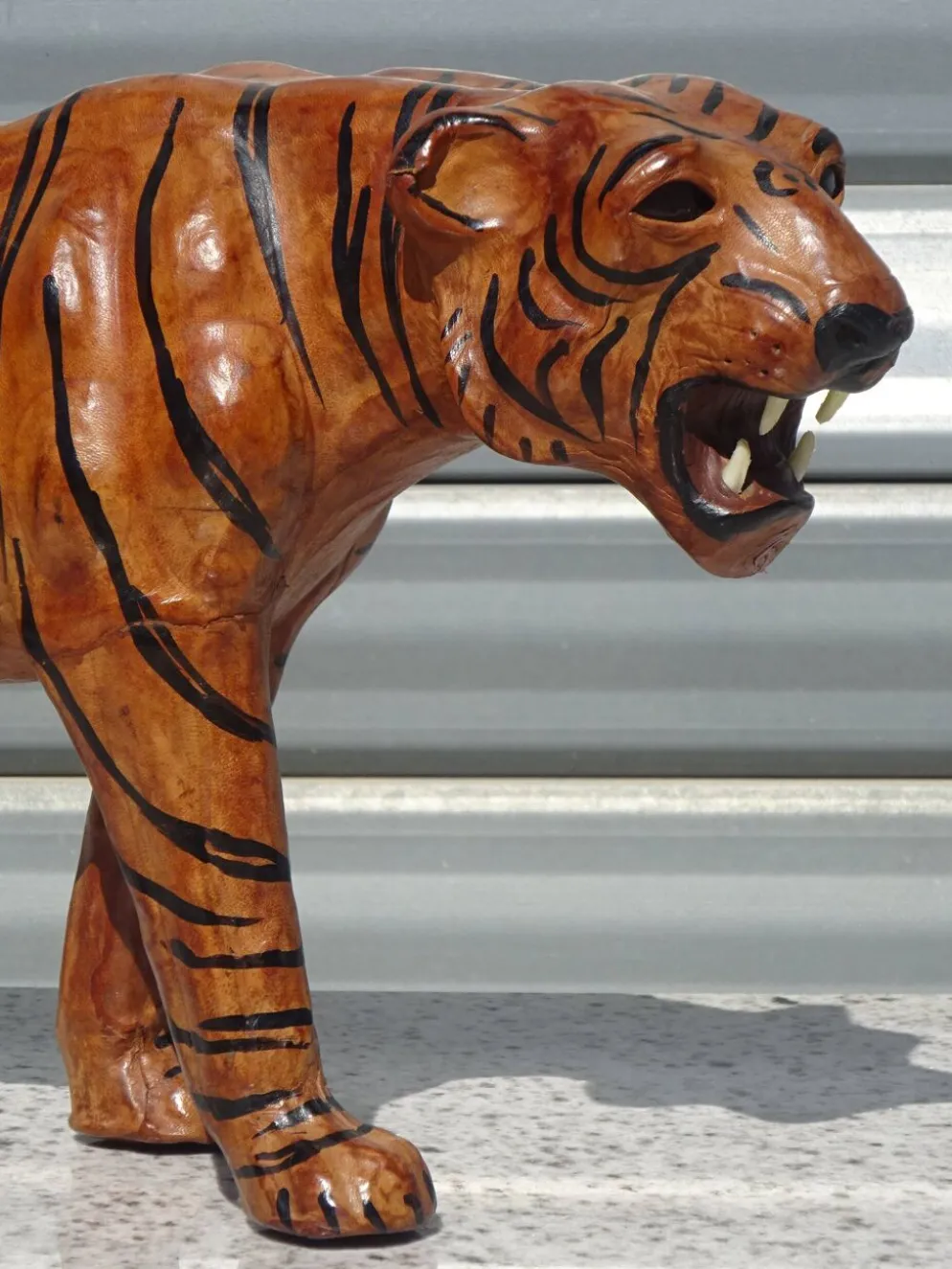 Animal en cuir véritable, tigre de 58 cm