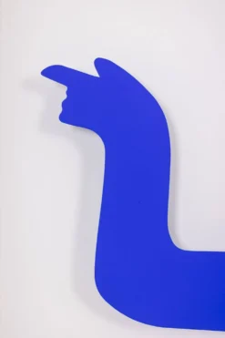 Antonine de Saint Pierre Panneau en métal laqué bleu. Contemporain