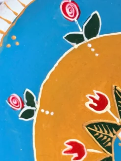 Assiette décorative en céramique peinte à la main avec un design folklorique de colombe et de fleurs