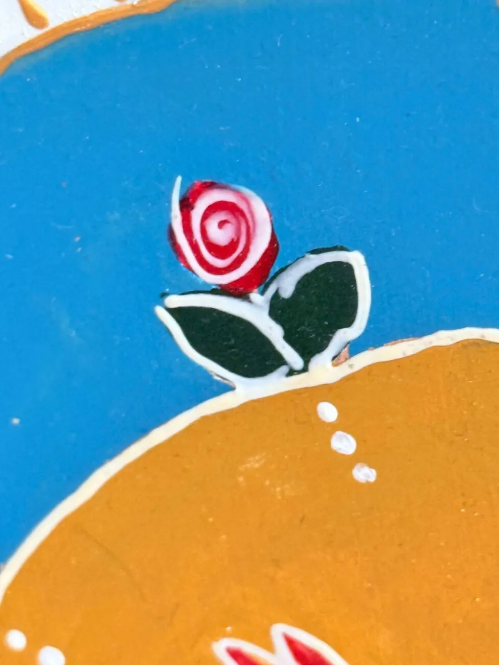 Assiette décorative en céramique peinte à la main avec un design folklorique de colombe et de fleurs