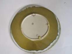 Assiette en céramique scandinave, signée, années 1970