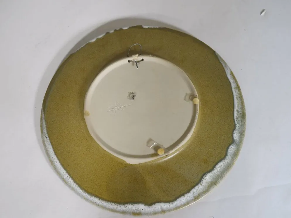 Assiette en céramique scandinave, signée, années 1970