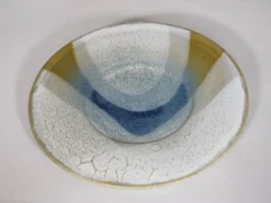 Assiette en céramique scandinave, signée, années 1970