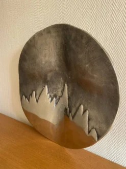 Assiette murale en aluminium décor montagnes