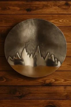 Assiette murale en aluminium décor montagnes