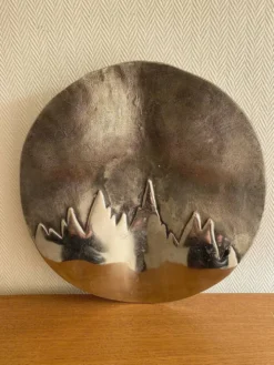 Assiette murale en aluminium décor montagnes