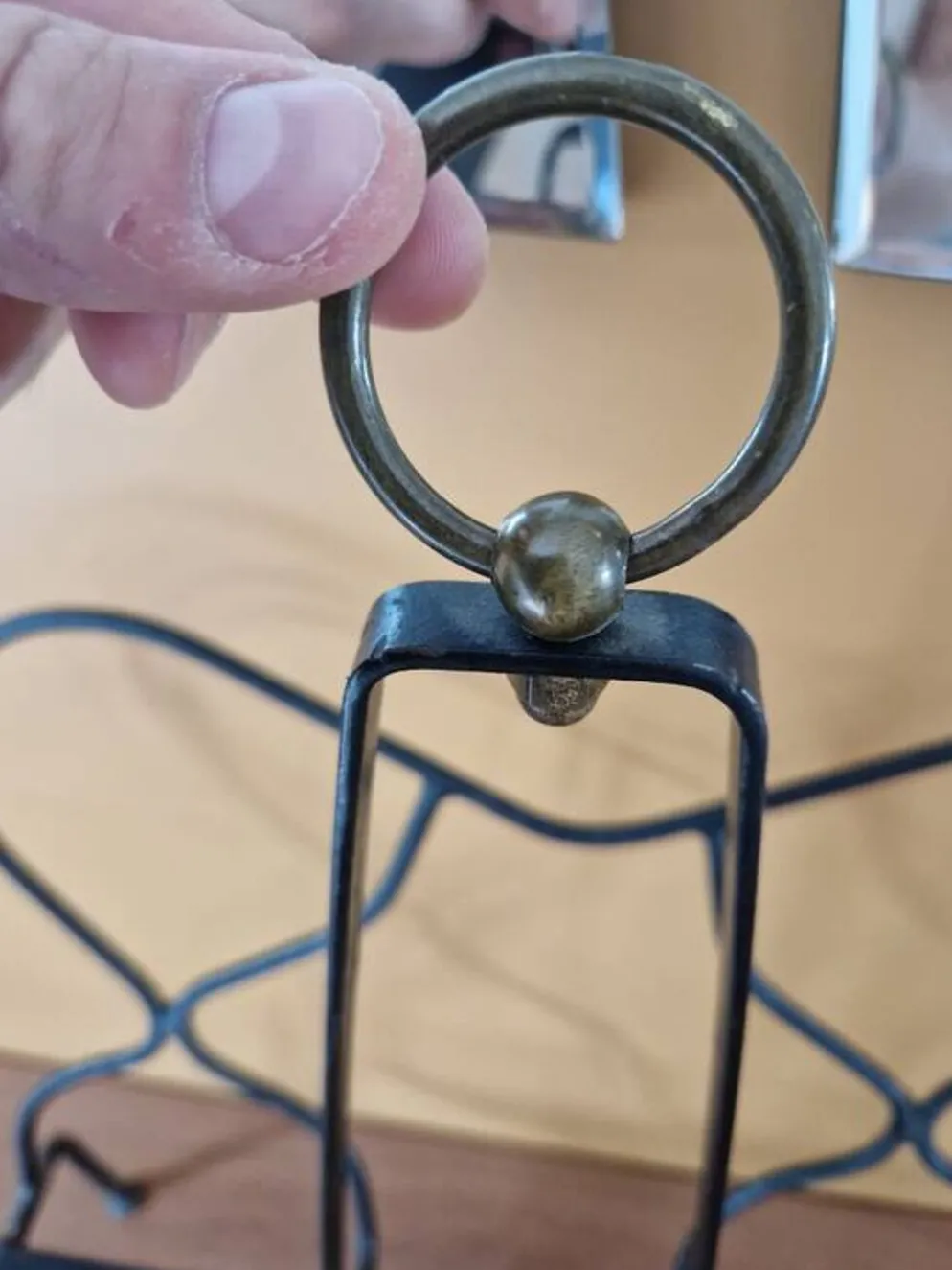 Attribué à Jacques Adnet (1900-1984) - Porte revue en métal laqué noir