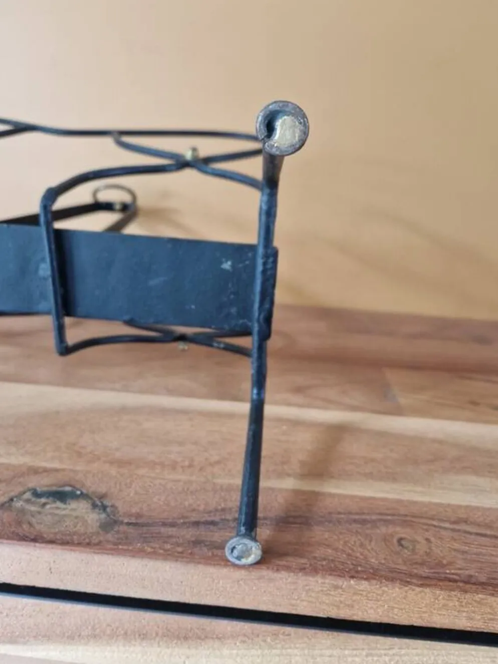 Attribué à Jacques Adnet (1900-1984) - Porte revue en métal laqué noir