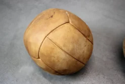 Ballon médicinal vintage en cuir marron, Tchécoslovaquie années 1930